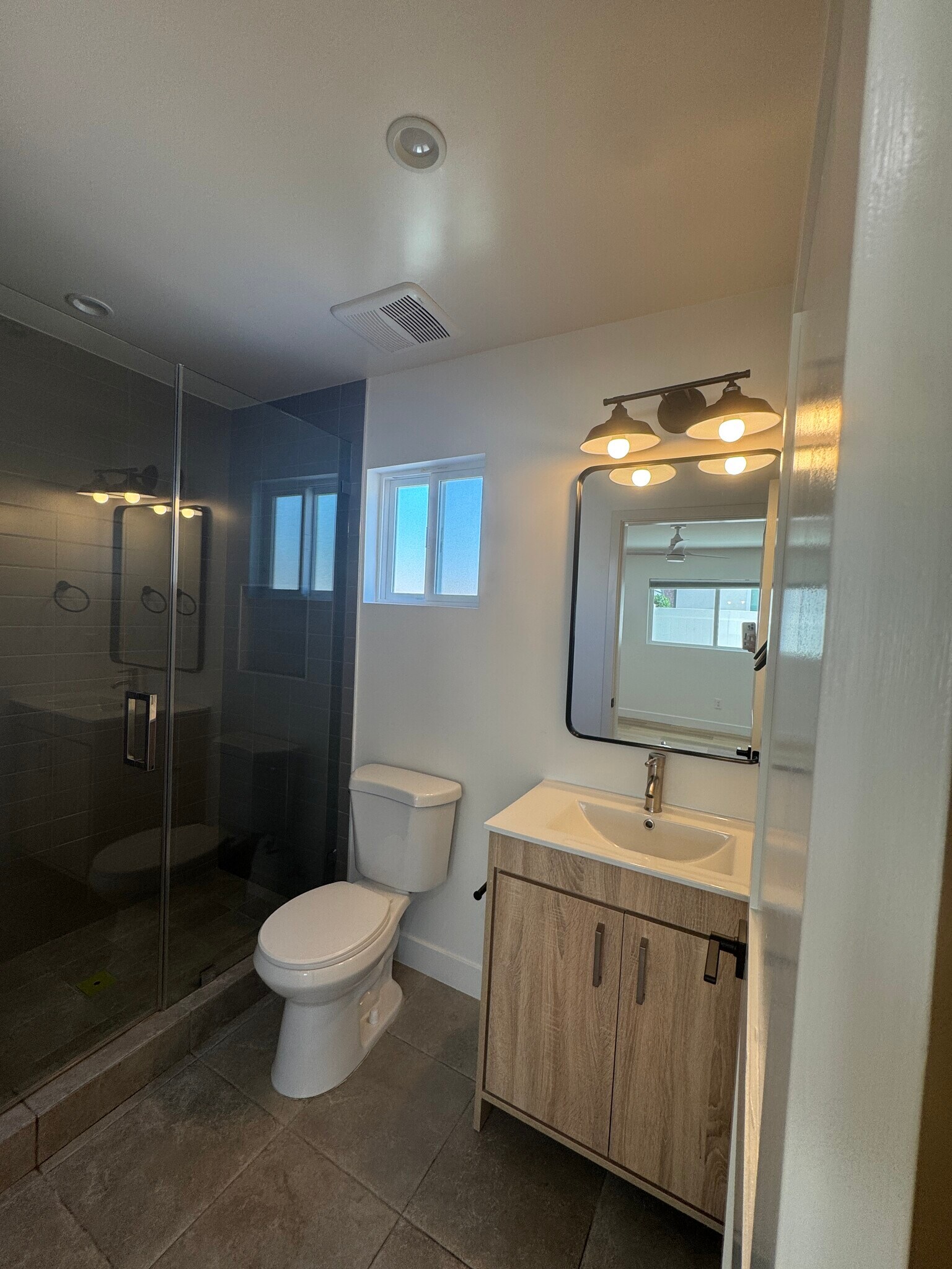 Building Photo - 5436 1/2 Kester Ave