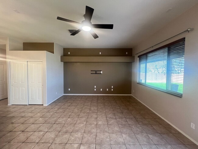 Building Photo - ATTRACTIVE SANTA FE 3 BEDROOM IN VAIL SCHOOL DISTRICT.