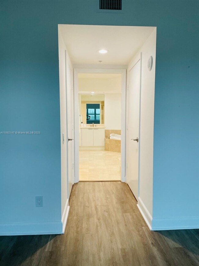 Building Photo - 14951 Royal Oaks Ln