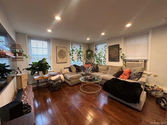 Building Photo - 7 Green St