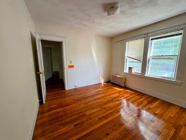 Building Photo - 75 Varnum St