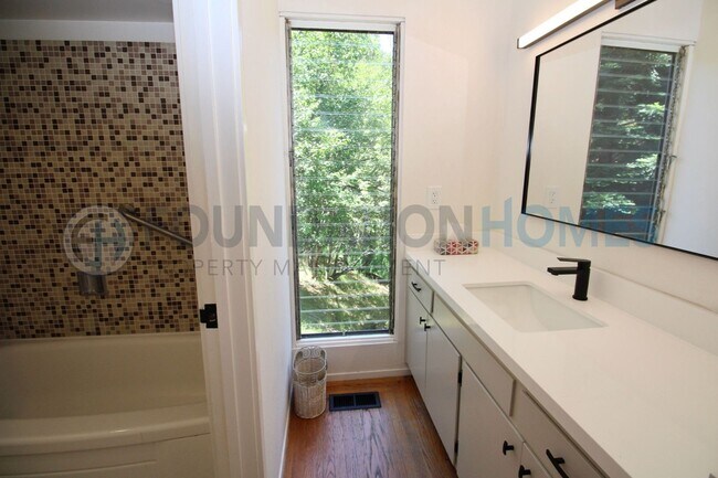 Building Photo - Mountain View Retreat in the Heart of Fairfax- 3BD/1BA Home with Expansive Deck- FOUNDATION