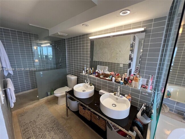 Building Photo - 780 NE 69th St