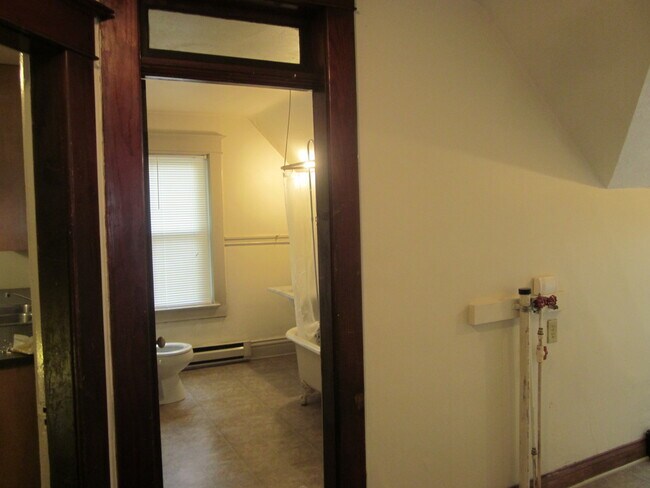 Building Photo - 832 Columbia Ave