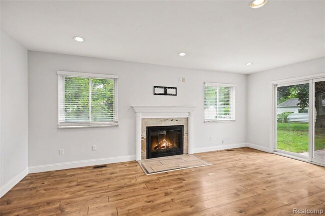 Building Photo - 12800 Daily Dr