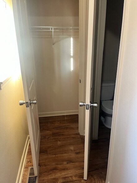 Building Photo - 3127 17th Ave W