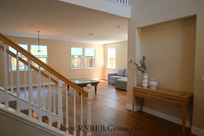 Building Photo - 5 Bedroom Home in Elk Grove! - Resident Benefit Package Property