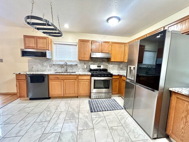Building Photo - Looking for a Quality tenant who Appreciates a Gourmet Kitchen