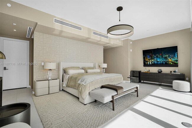 Building Photo - 300 Biscayne Blvd Way