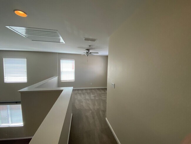 Building Photo - 5106 Rowe Dr