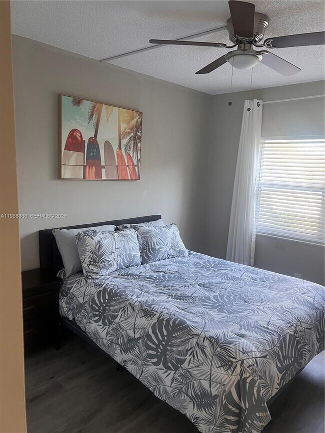 Building Photo - 400 N Riverside Dr