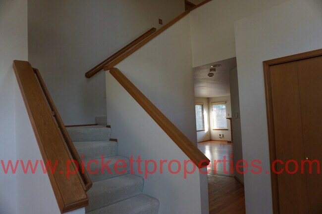 Building Photo - 12731 Plateau Cir NW