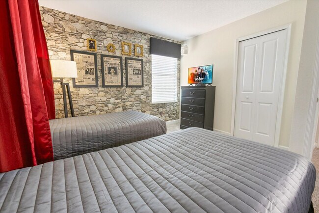 Building Photo - 1411 Rolling Fairway Dr