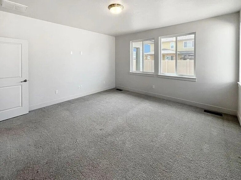 Building Photo - 5457 S Polaris Ave