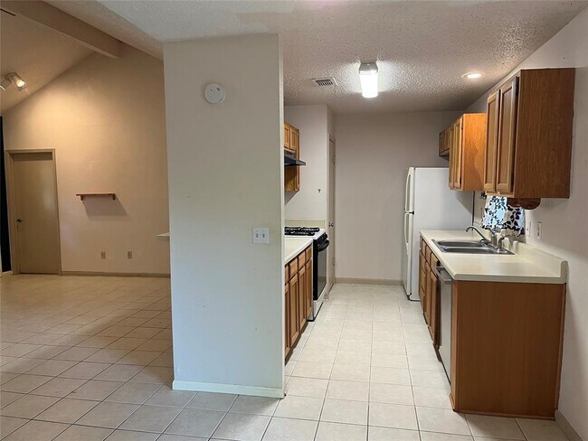 Building Photo - 9618 Oldenburg Ln