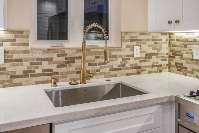 Building Photo - 11554 Arminta St