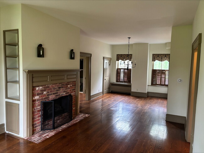 Building Photo - 1309 Oswego Rd
