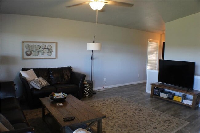 Building Photo - 4 Tilbury Ln