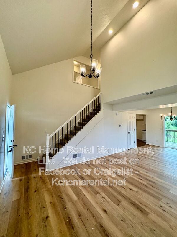 Building Photo - 307 E Main St