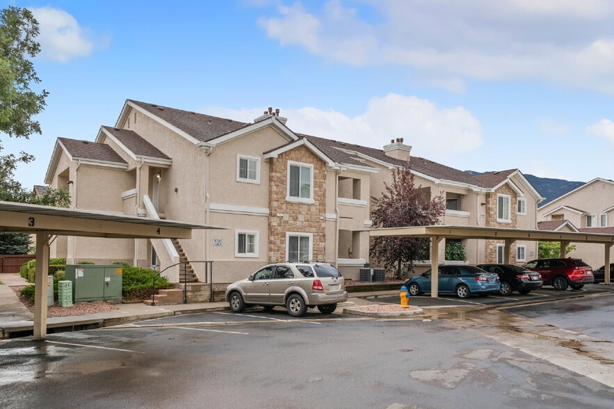 Primary Photo - Stylish 3-Bed Condo in Gated Community – J...