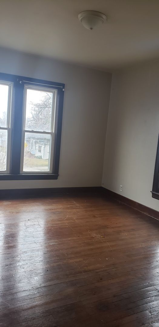 Primary Photo - 833-832 S Washington St