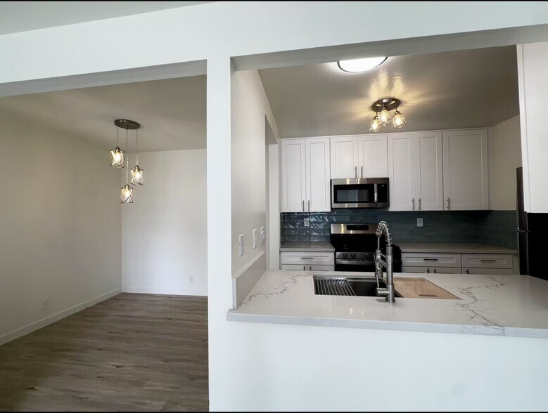 2BR, 1BA Full Renovated Kitchen - Shepard Place