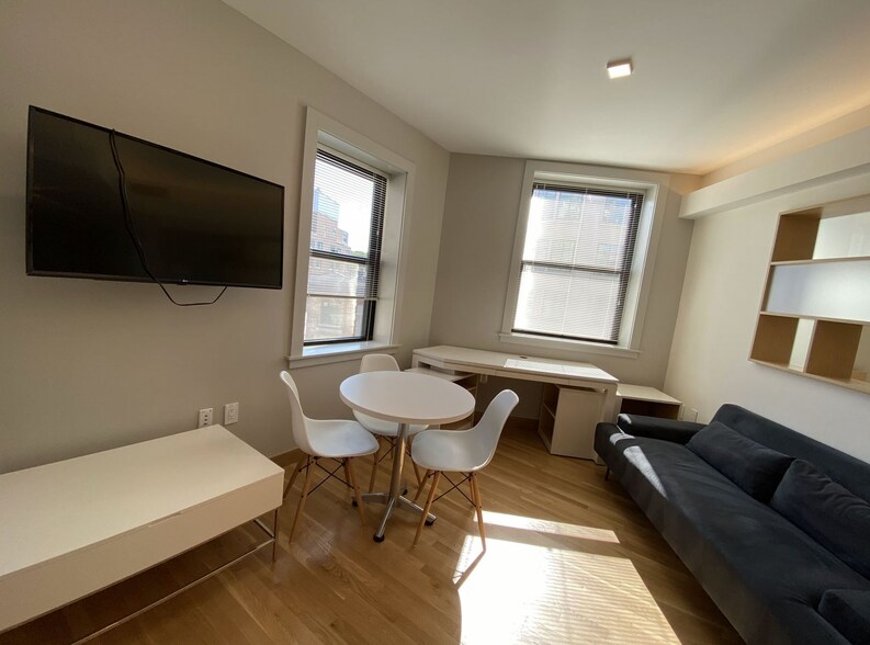 Building Photo - 110 Mount Auburn St