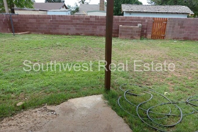 Building Photo - Lovely 3 bedroom 2 bath home