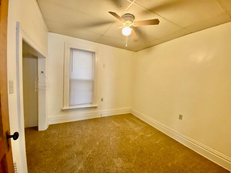 Building Photo - 1063 W 8th St