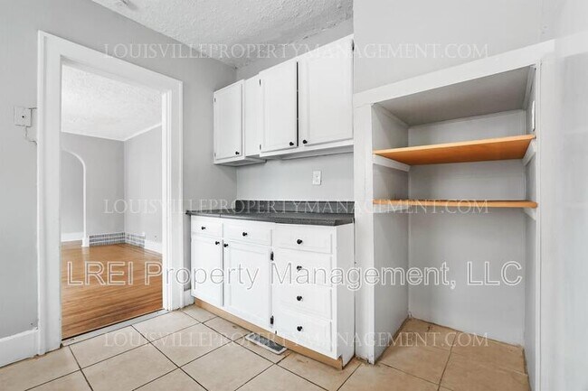 Building Photo - 664 Lindell Avenue - 2