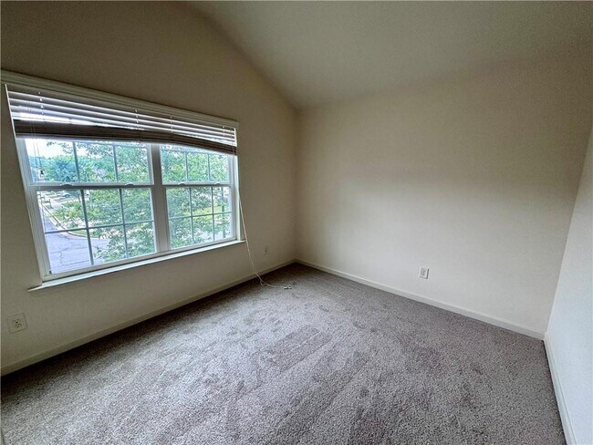 Building Photo - 613 Stonehurst Ln