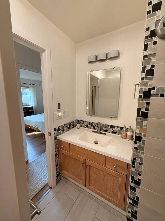 Building Photo - Welcome to this beautiful townhouse located in Walnut Creek-Countrywood 3 bedroom 2.5 Bath
