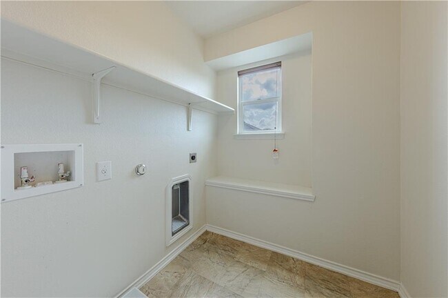 Building Photo - 6716 Glebe Path