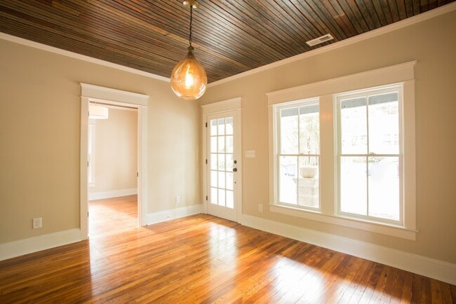 Building Photo - 2018 Englewood Ave