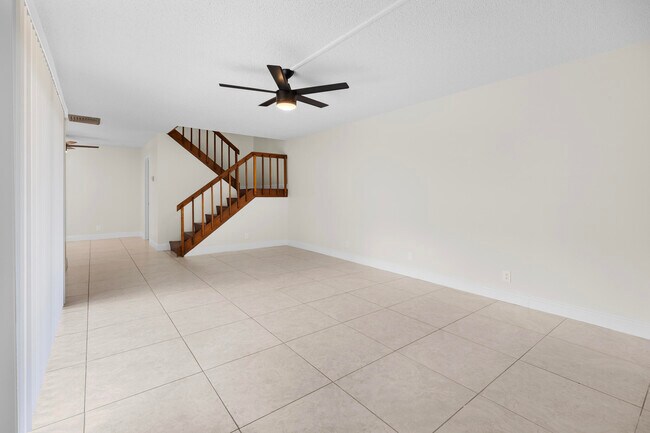 Building Photo - 1420 Augusta Cir