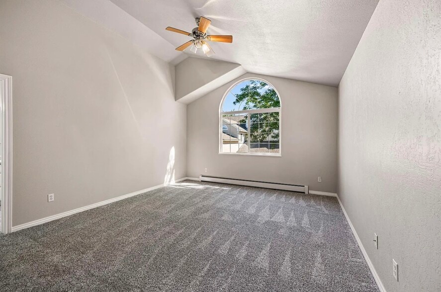 Building Photo - 712 Glen Ct