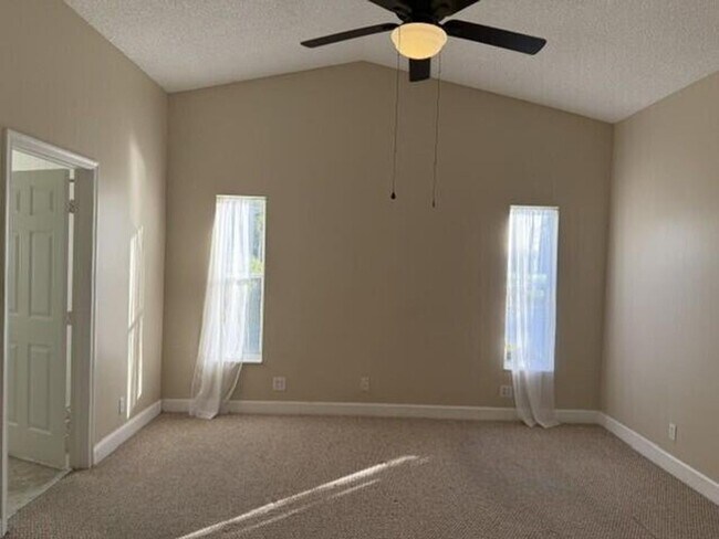 Building Photo - 1045 Island Manor Dr
