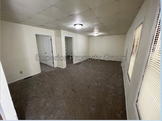Building Photo - 150 S River St