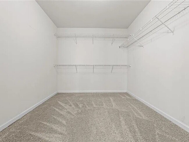 Building Photo - 4120 Vershire Ave