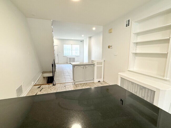Building Photo - 2408 S Juniper St