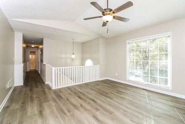 Building Photo - 222 Cove Rd