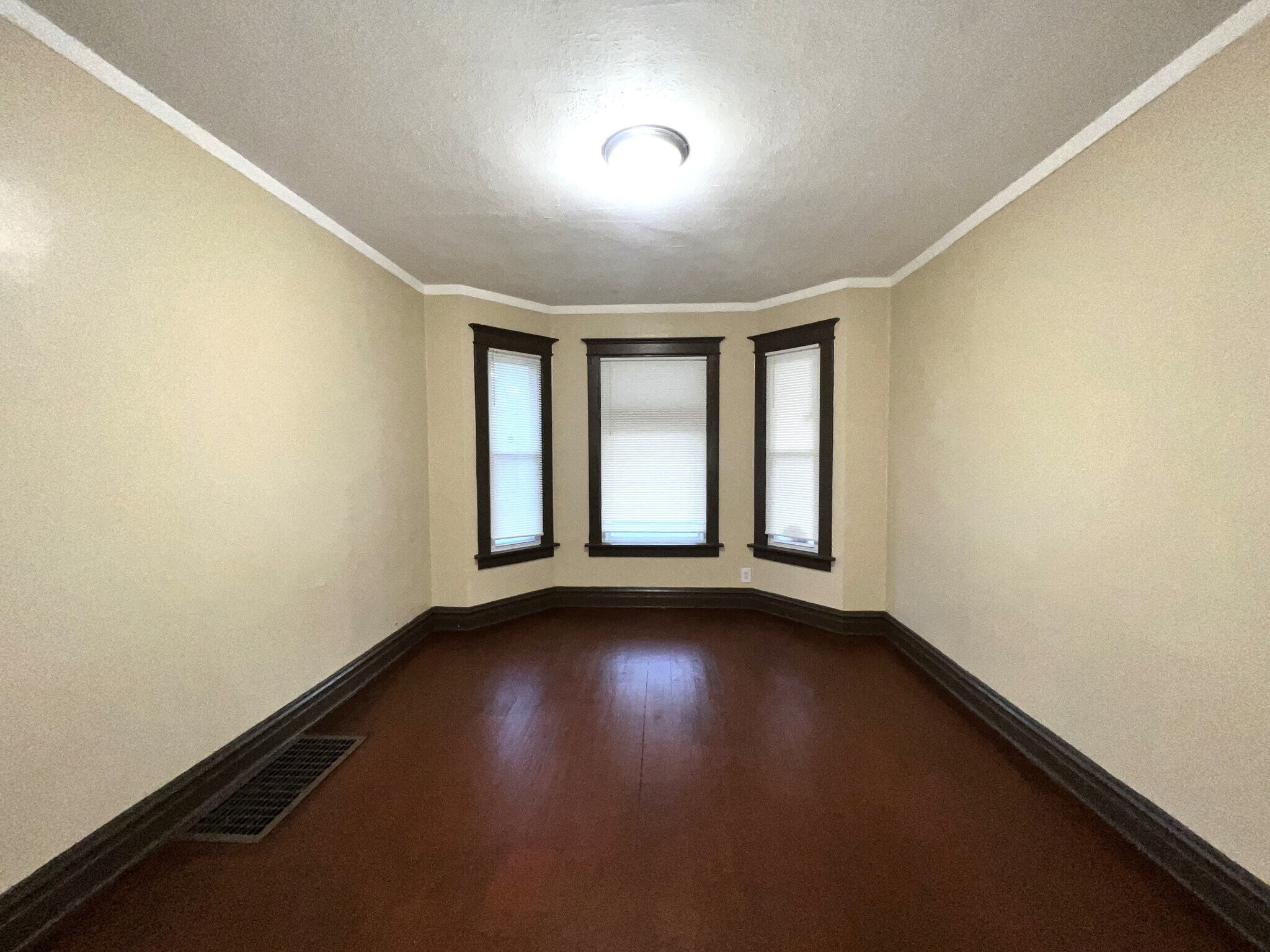 Building Photo - 12015 S Stewart Ave