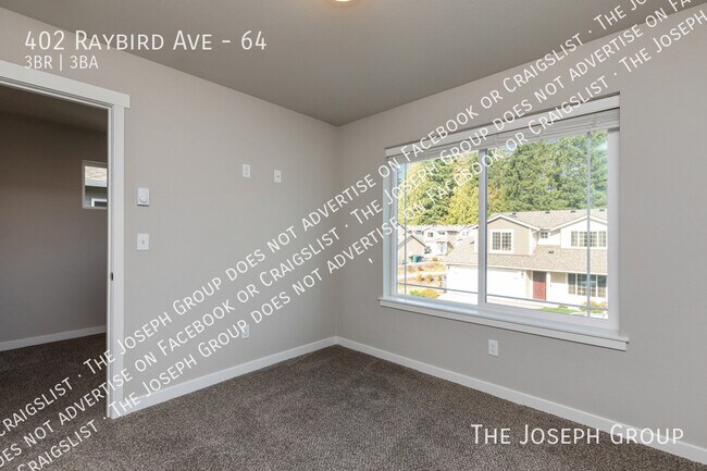 Building Photo - 402 Raybird Ave