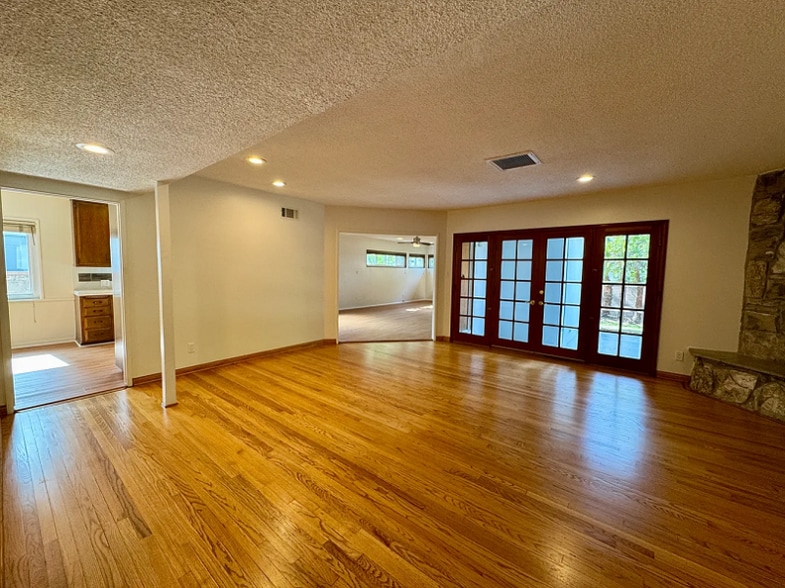 Building Photo - 6115 Alcove Ave