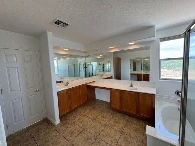 Building Photo - 4 Bedroom - 2.5 Bath - 2485 Sq. Ft - Sahuarita