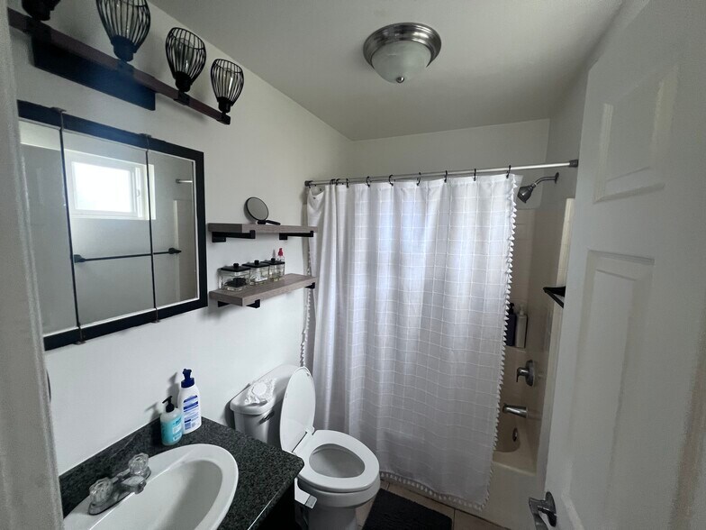 Building Photo - 4056 Mahinahina Pl