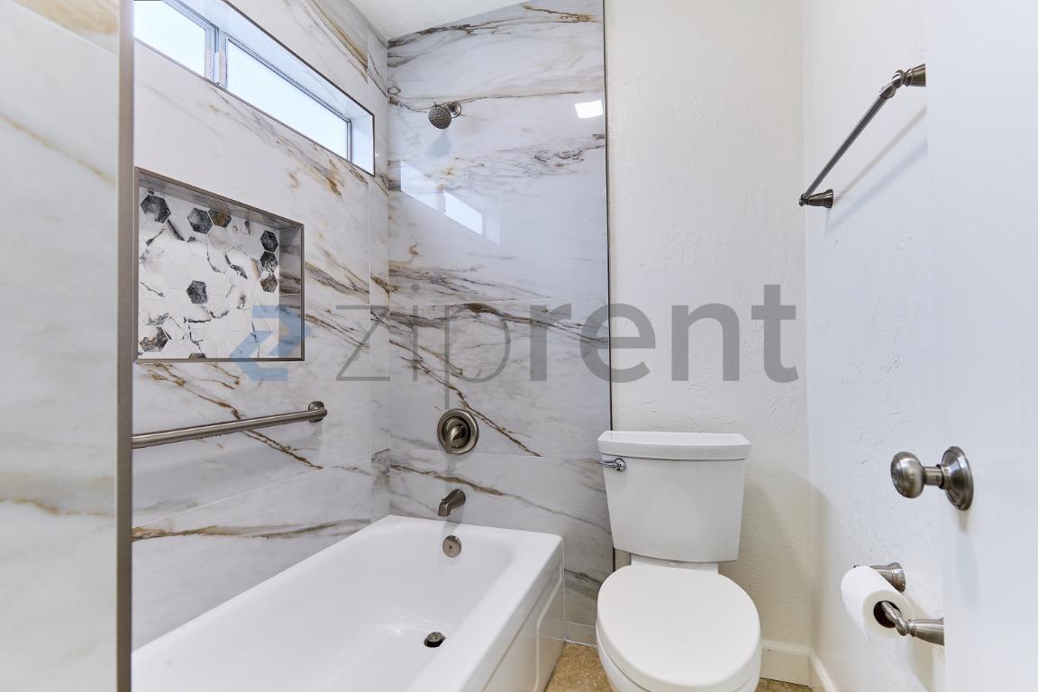 Building Photo - 405 20th St