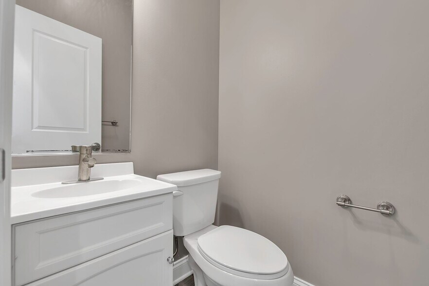 Building Photo - 251 Main St