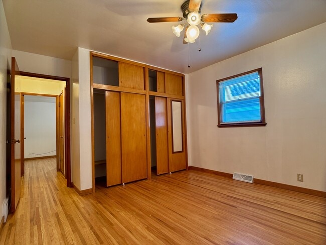Building Photo - 1523 Margaretha Ave