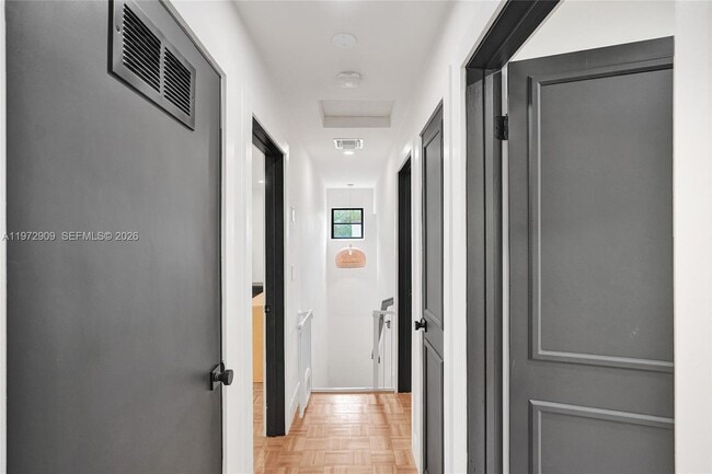 Building Photo - 9901 SW 79th Ave